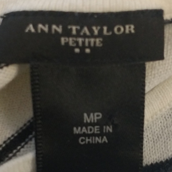 ANN TAYLOR FLOURAL T-SHIRT PETITE - Picture 7 of 7